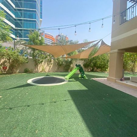 Spacious 4-Bedroom Villa, Children Friendly ดูไบ ภายนอก รูปภาพ