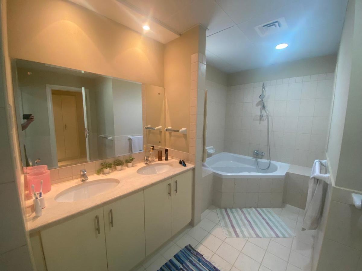 Spacious 4-Bedroom Villa, Children Friendly ดูไบ ภายนอก รูปภาพ
