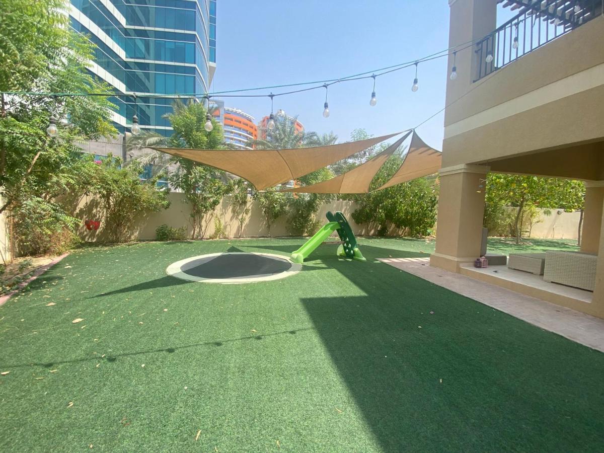 Spacious 4-Bedroom Villa, Children Friendly ดูไบ ภายนอก รูปภาพ