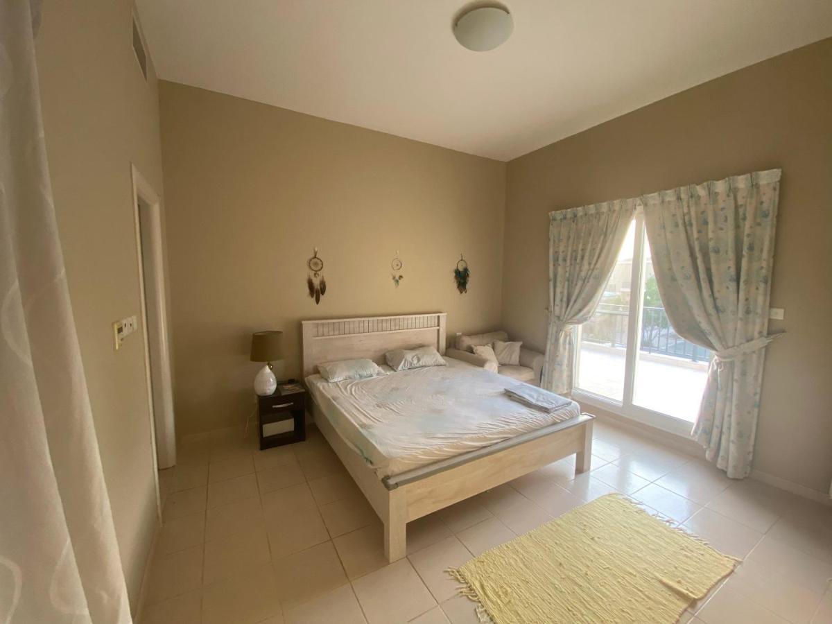 Spacious 4-Bedroom Villa, Children Friendly ดูไบ ภายนอก รูปภาพ