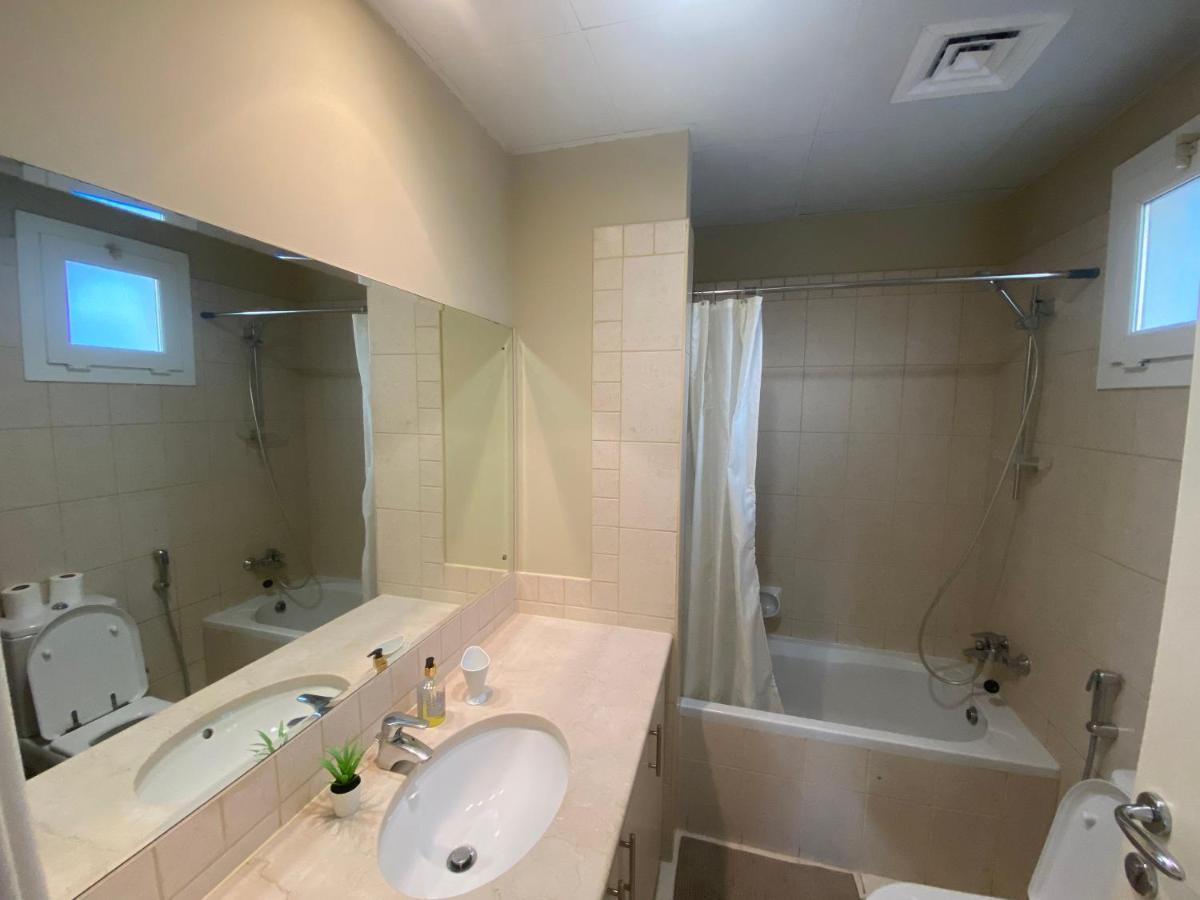 Spacious 4-Bedroom Villa, Children Friendly ดูไบ ภายนอก รูปภาพ