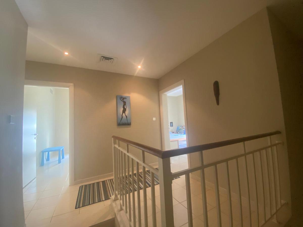 Spacious 4-Bedroom Villa, Children Friendly ดูไบ ภายนอก รูปภาพ